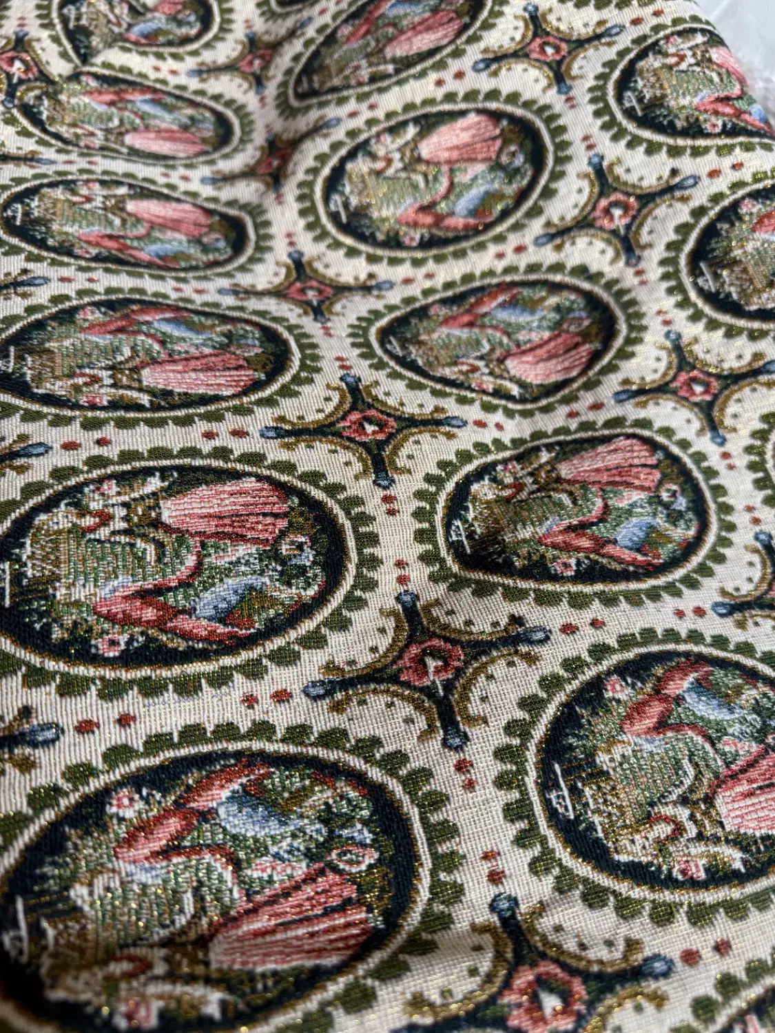 پارچه طلا کوب مبل|کلکسیون اشیاء عتیقه|پردیس, فاز ۲|دیوار