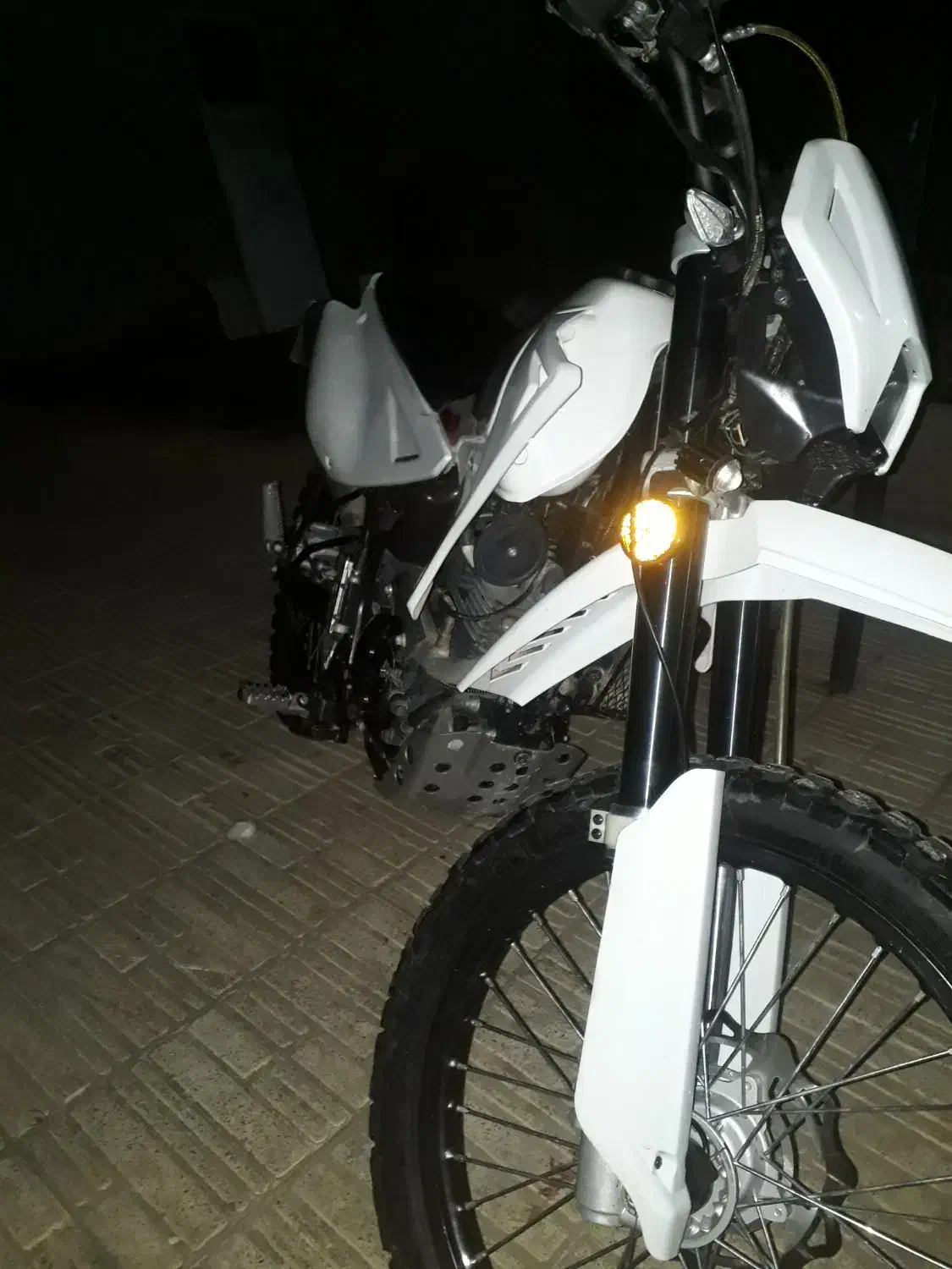 روان ۲۰۰|موتورسیکلت|اسفراین, |دیوار