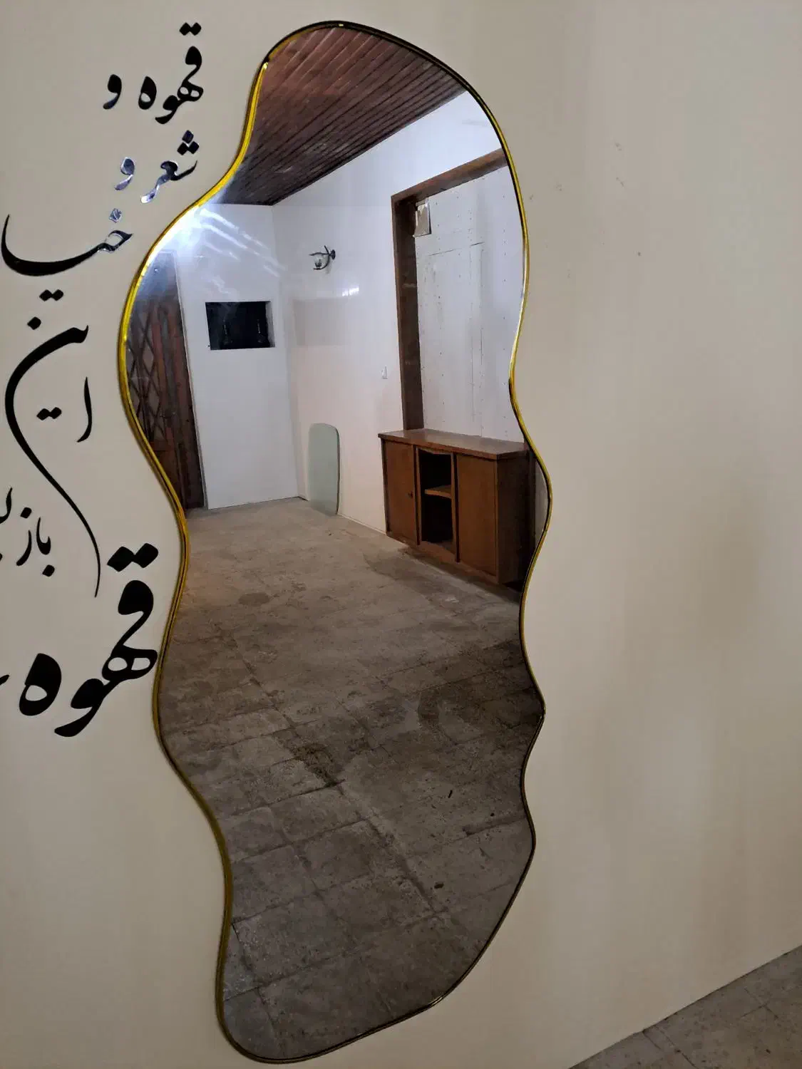 آینه|آینه|لاهیجان, شیشه گران|دیوار