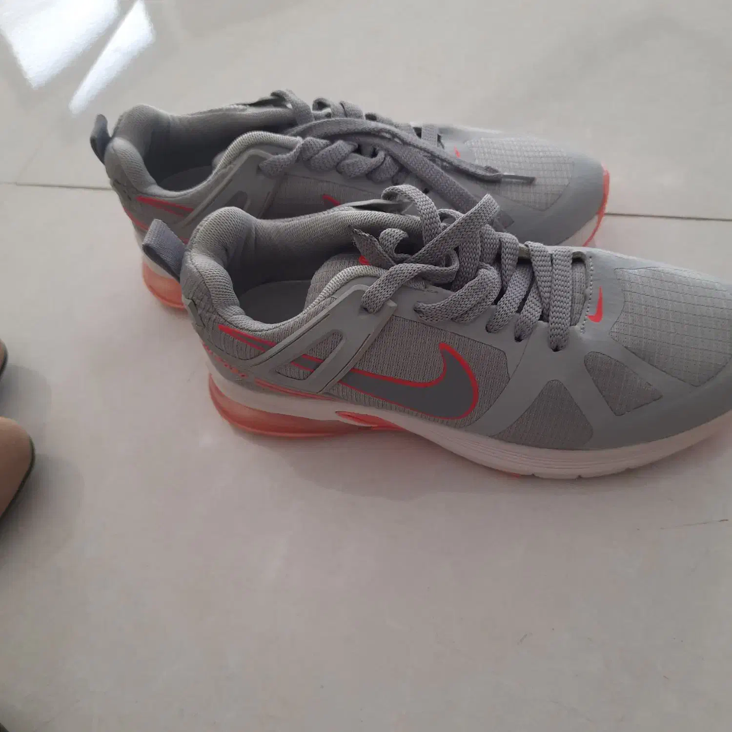 کفش و کتونی|کیف، کفش، کمربند|رودهن, |دیوار