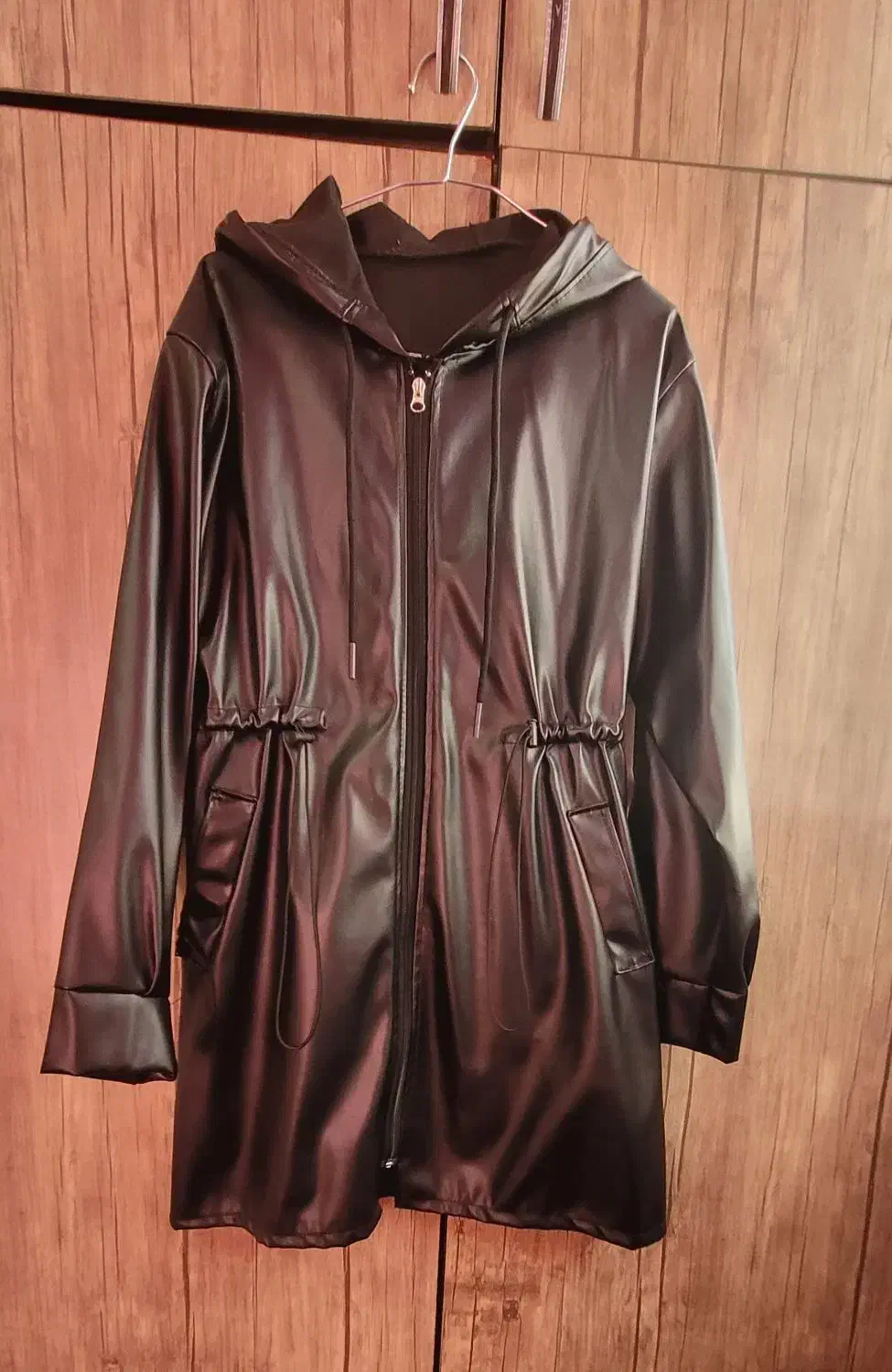 پالتو چرم|لباس|لنجان, |دیوار