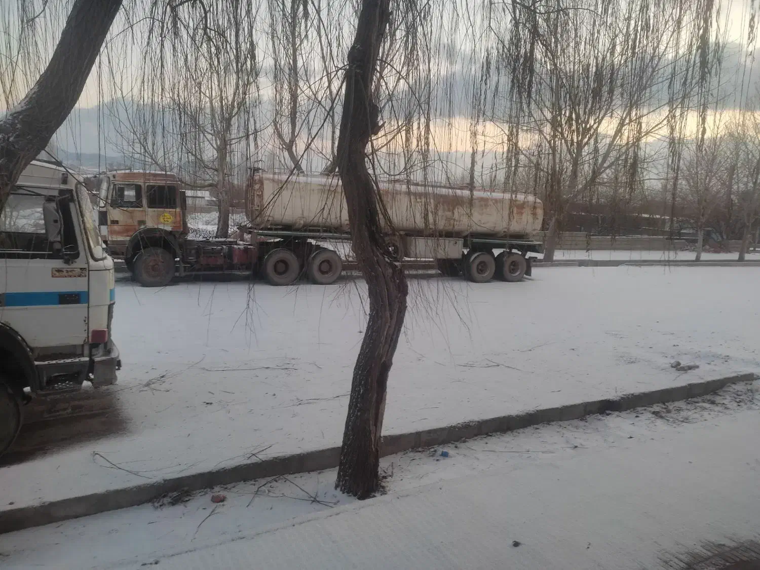 نیازمندراننده ماک وراننده تریلی ایویکو آبپاش|استخدام حمل و نقل|چابهار, |دیوار