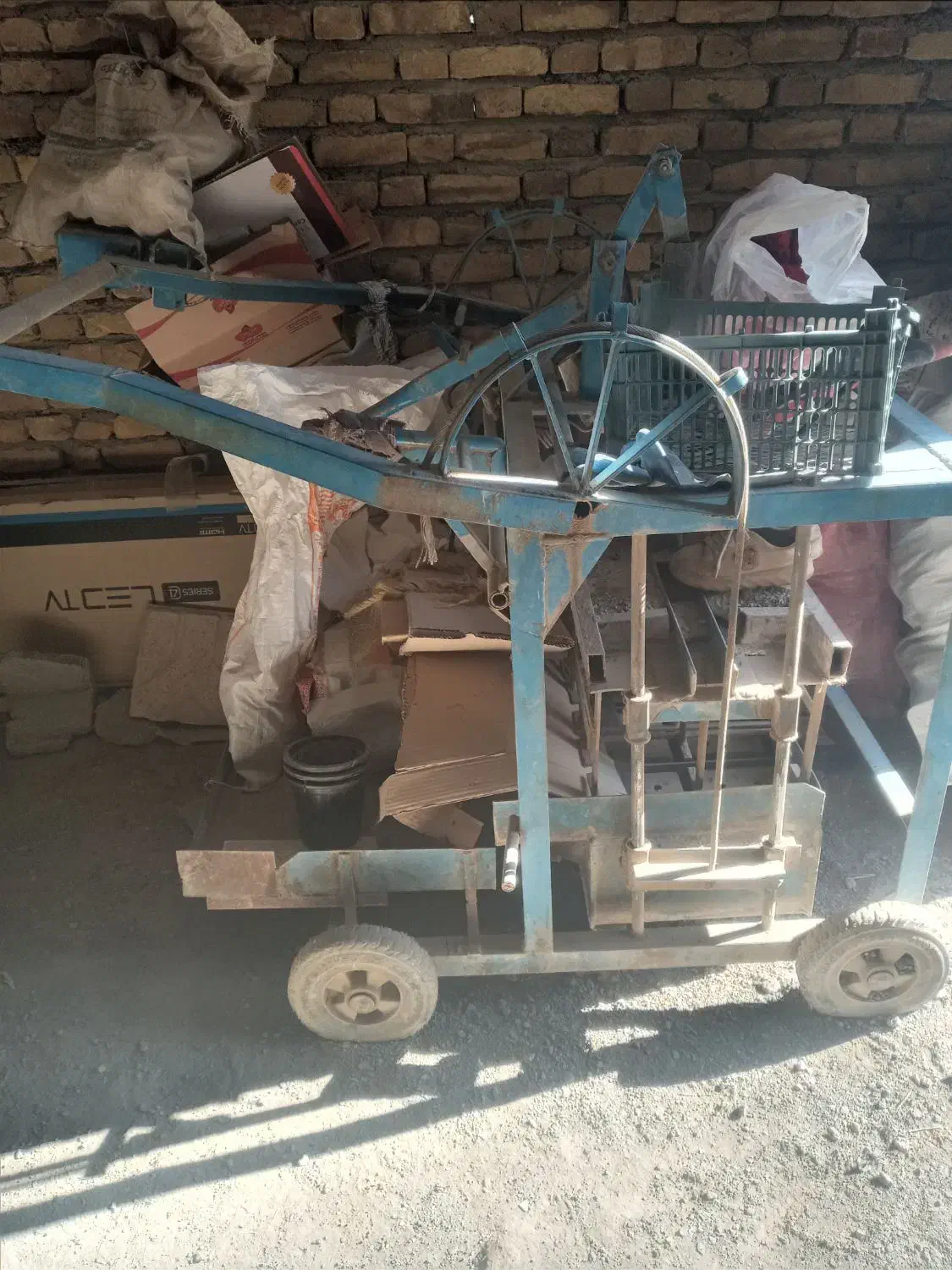 دستگاه بلوکه سیمانی|ماشینآلات صنعتی|فریمان, |دیوار