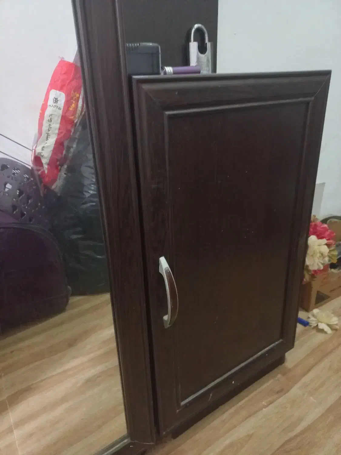 جاکفشی|جاکفشی، کمد، دراور|صدرا-فارس, فاز ۱|دیوار