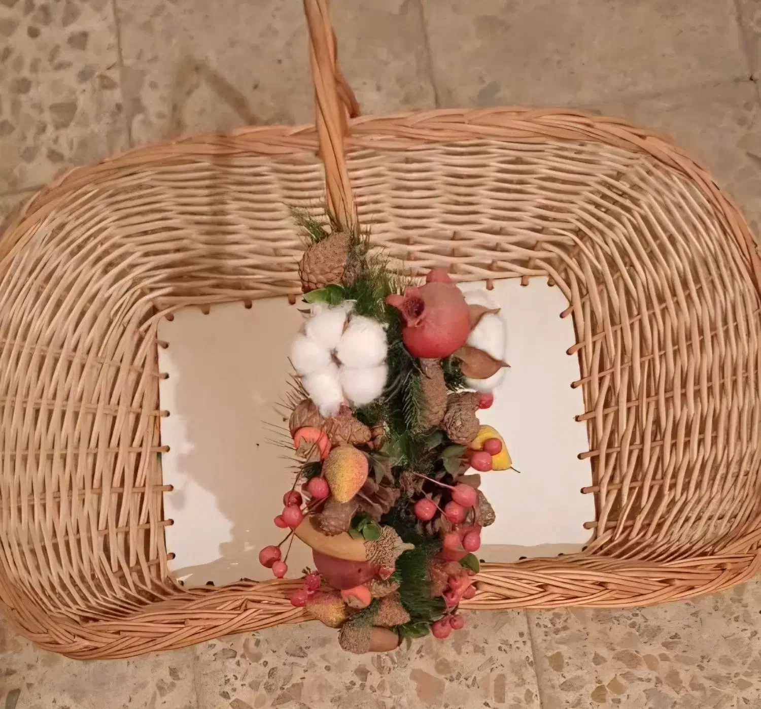 سبد حصیر بافت چوبی تزئین شده|صنایع دستی و سایر لوازم تزئینی|قم, امامزاده ابراهیم|دیوار