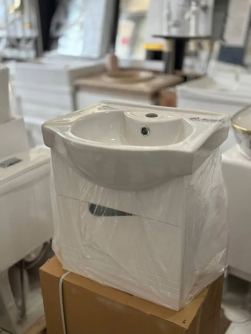 روشویی کابینتی آینه بک لایک آینه باکس|لوازم سرویس بهداشتی|کرمانشاه, |دیوار