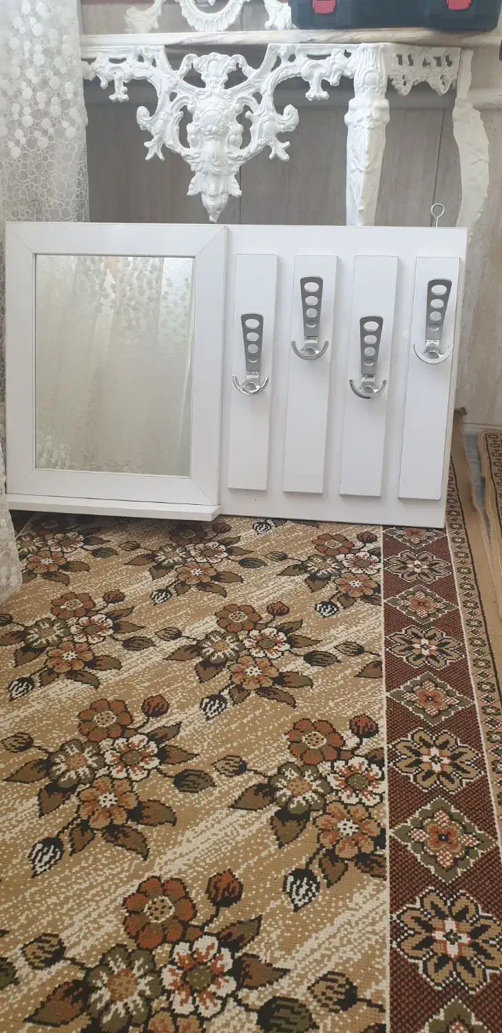 چوب لباسی دیواری در حد نو|جاکفشی، کمد، دراور|همدان, |دیوار