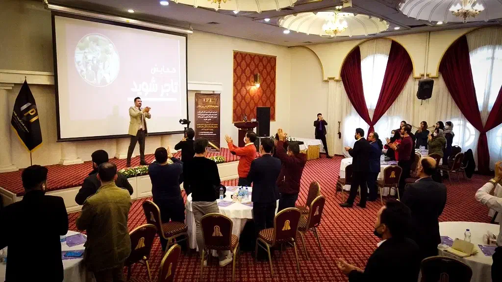 استخدام مدیر فروش تلفنی و کارشناس فروش تلفنی|استخدام بازاریابی و فروش|تهران, سعادت‌آباد|دیوار