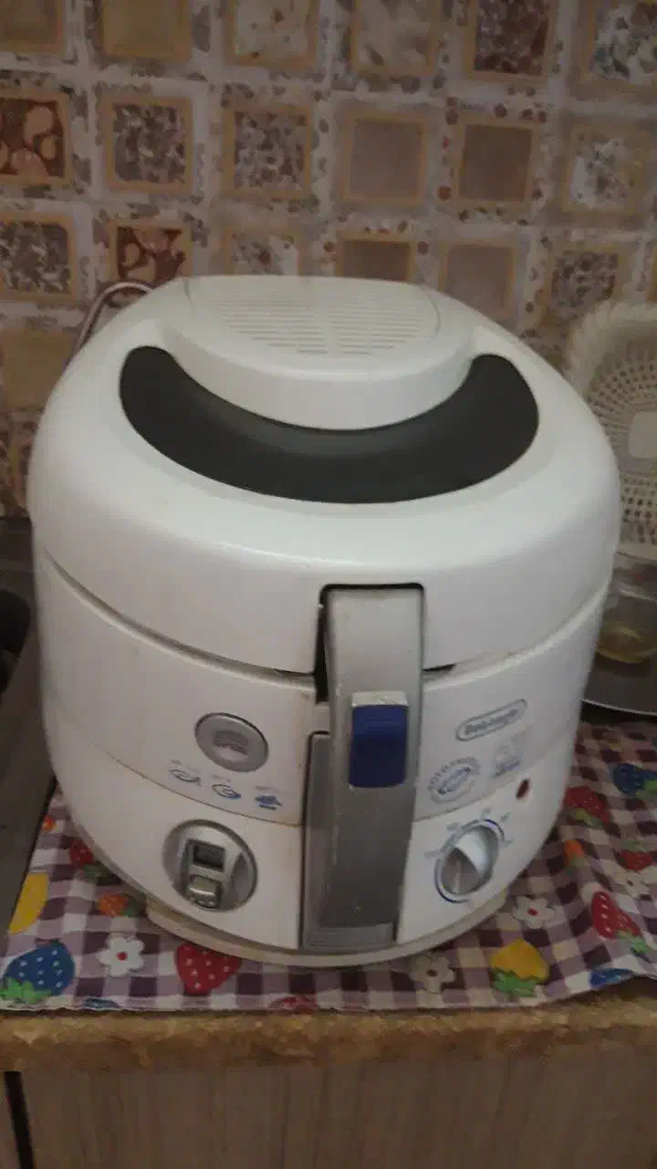 آبمیوه گیری چودن تمیز با سرخ کن دلونگی|آبمیوهگیر و آبمرکباتگیر|قم, دروازه چوبی|دیوار