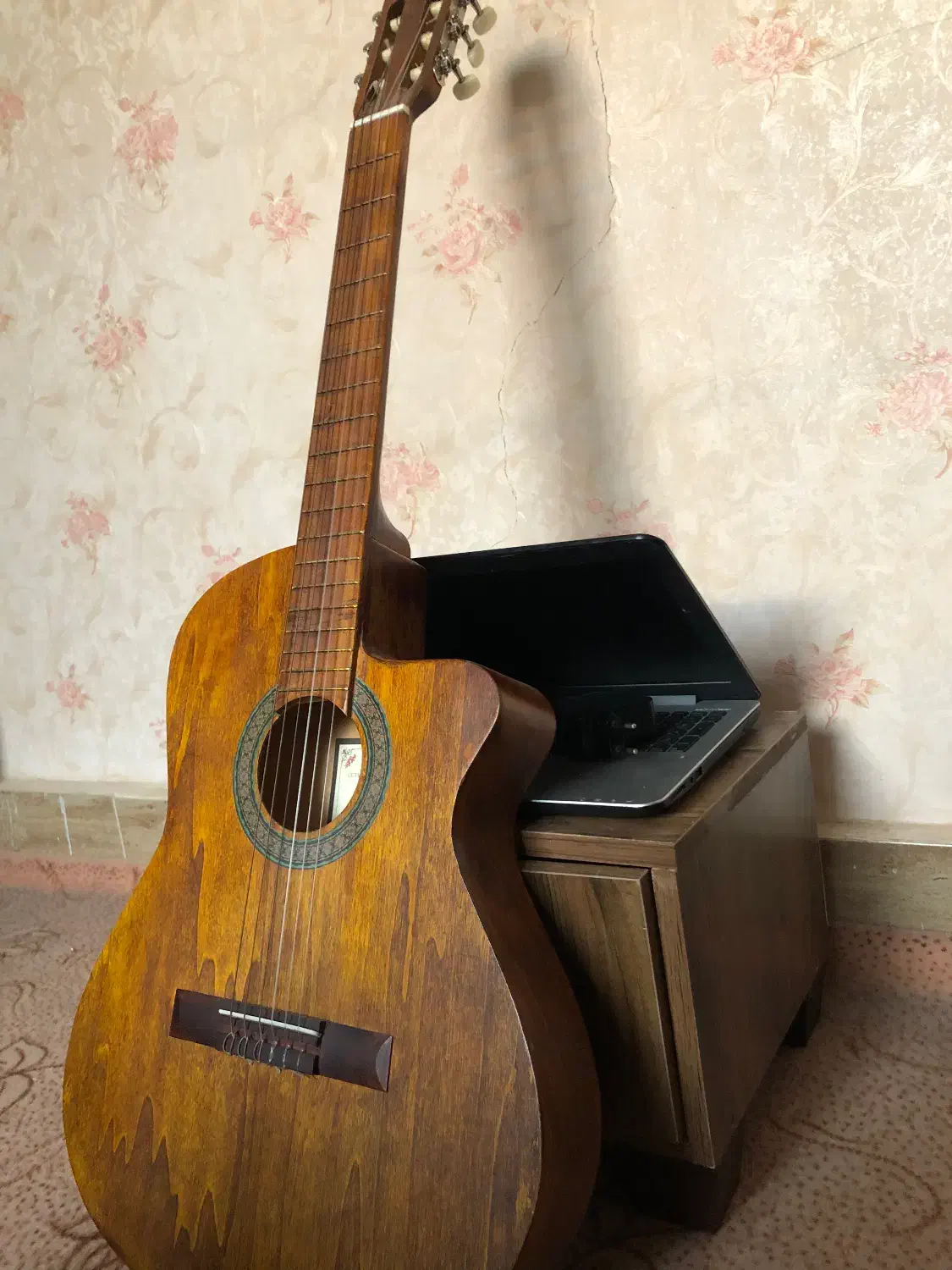 گیتار|گیتار، بیس، امپلیفایر|تربت جام, کلالی|دیوار