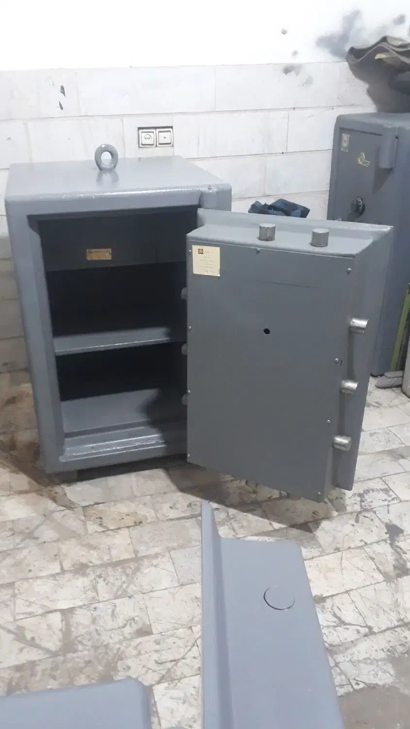 گاوصندوق|ابزارآلات|قلعه نو, |دیوار