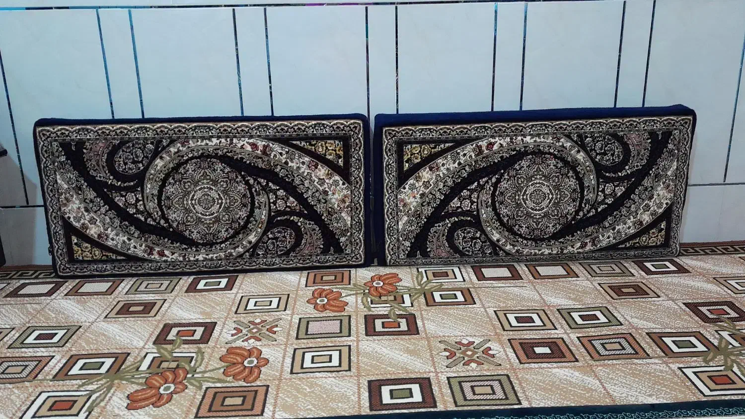 دوعددپشتی کاملا سالم|پشتی|خمین, |دیوار