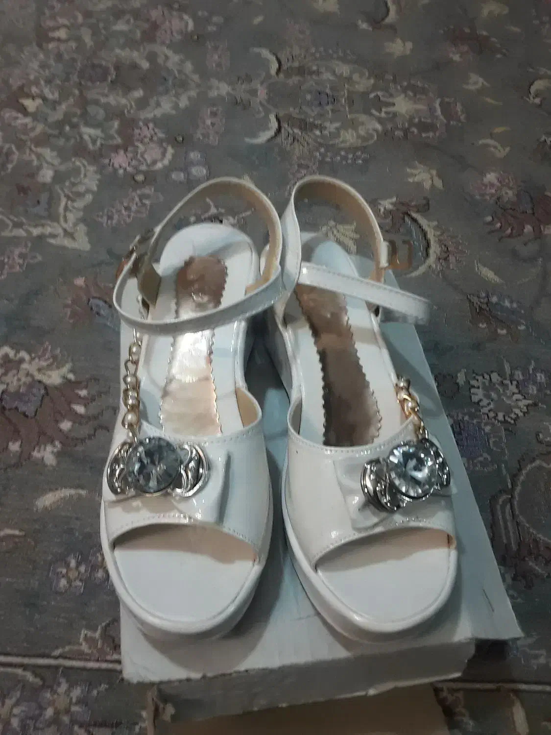 کفش مجلسی|کیف، کفش، کمربند|اصفهان, شاهد|دیوار