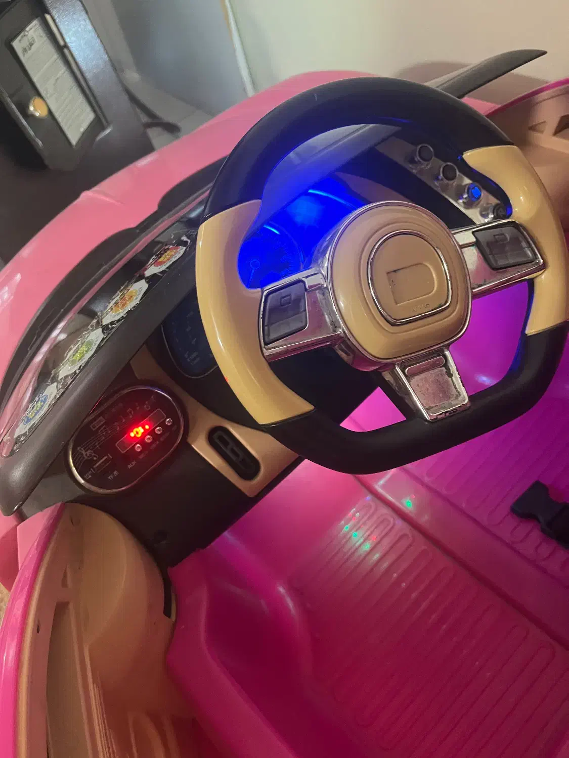 ماشین شارژی دو موتوره سالم|اسباب‌بازی بچه|تهران, افسریه شمالی|دیوار