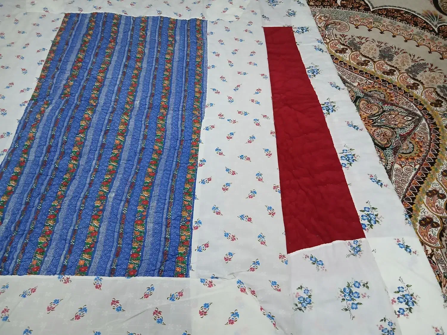 لحافت|رختخواب، بالش، پتو|باخزر, |دیوار