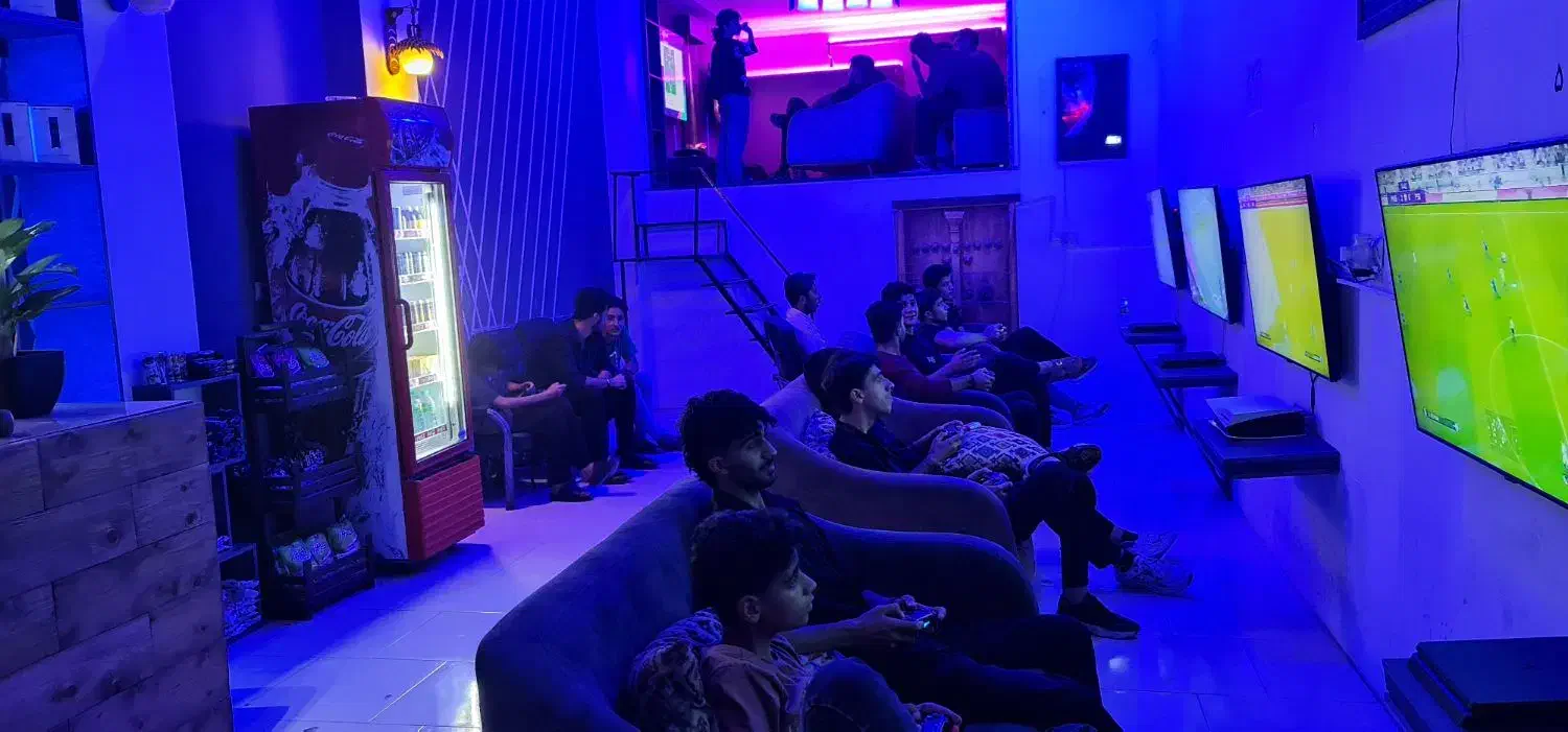 نیازمند همکار خانم در کافه گیم هستیم|استخدام خدمات فروشگاه و رستوران|بندر کنگان, |دیوار