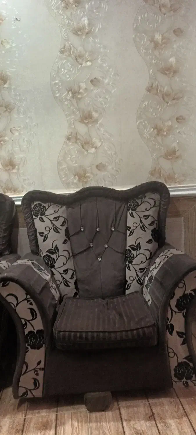 یک دست مبل هفت نفره در حل نو|مبلمان خانگی و میز عسلی|فاضل آباد, |دیوار