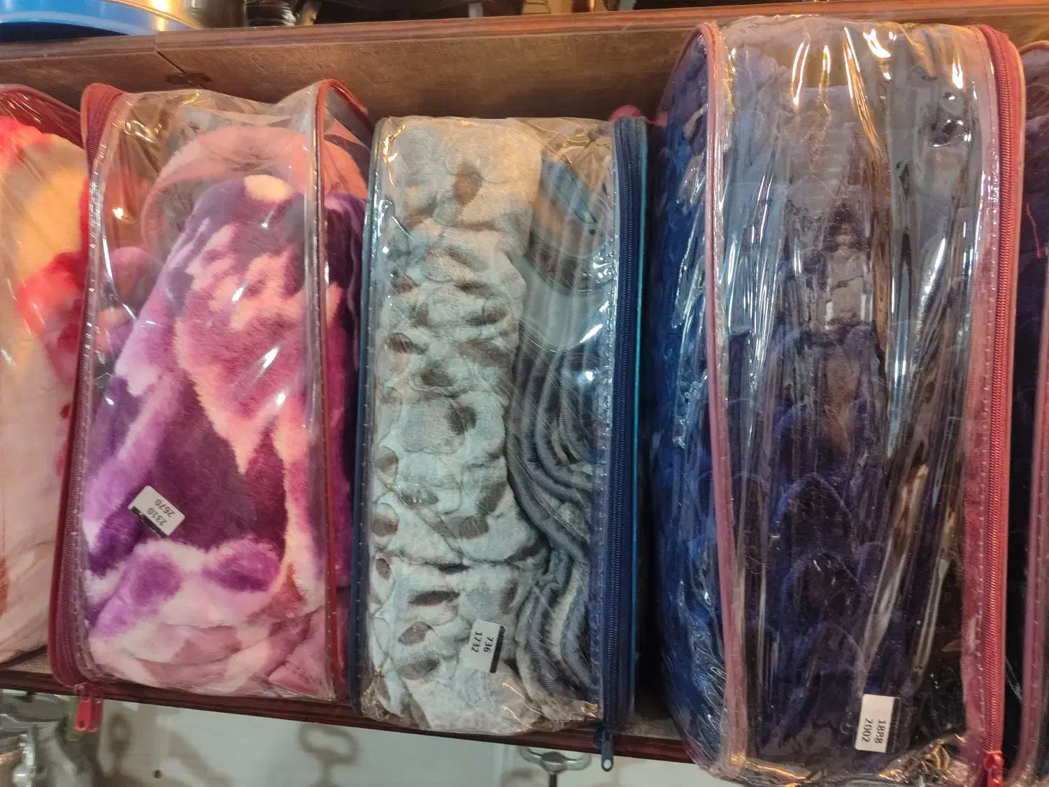 پتو مسافرتی .یه نفره .دونفره.روفرشی باقیمت مناسب|رختخواب، بالش، پتو|بروجرد, |دیوار