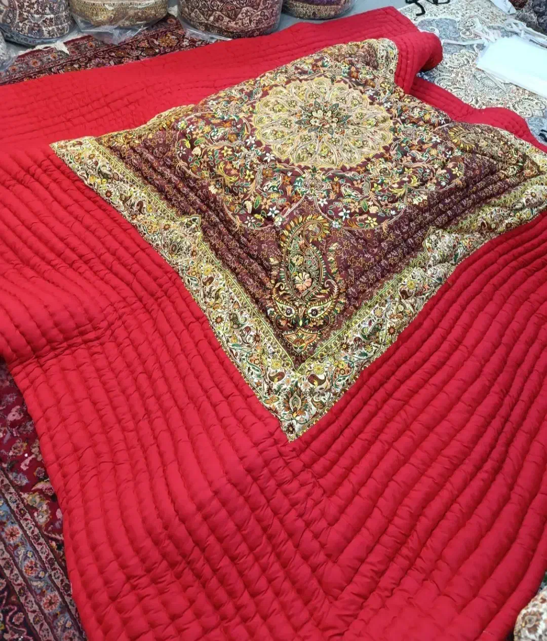 لحاف کرسی مدل اصلی کرم سنتی در ابعاد 4 در 4 متر|رختخواب، بالش، پتو|تهران, شهرک ولیعصر جنوبی|دیوار
