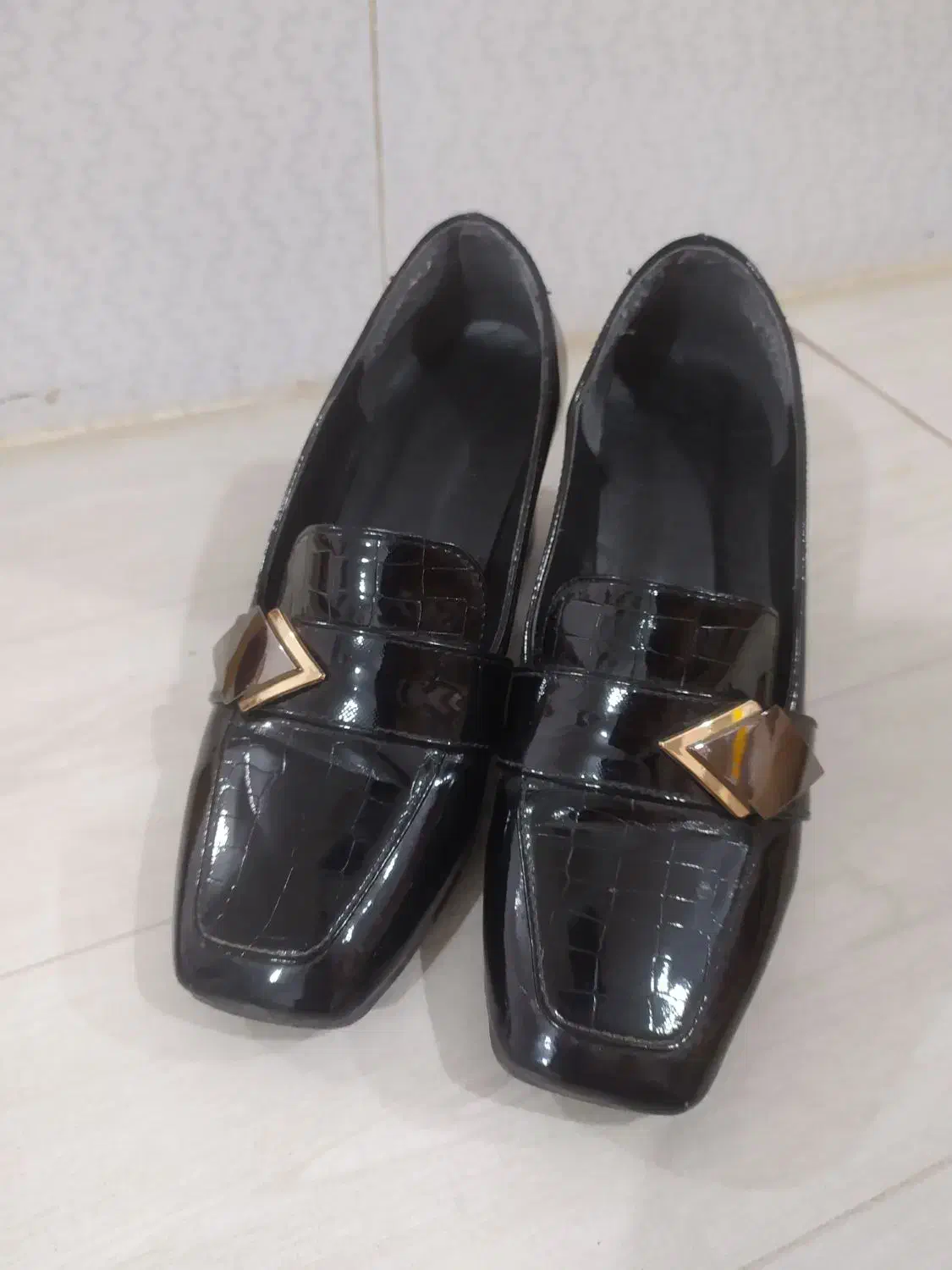 فروشی|کیف، کفش، کمربند|شوشتر, |دیوار