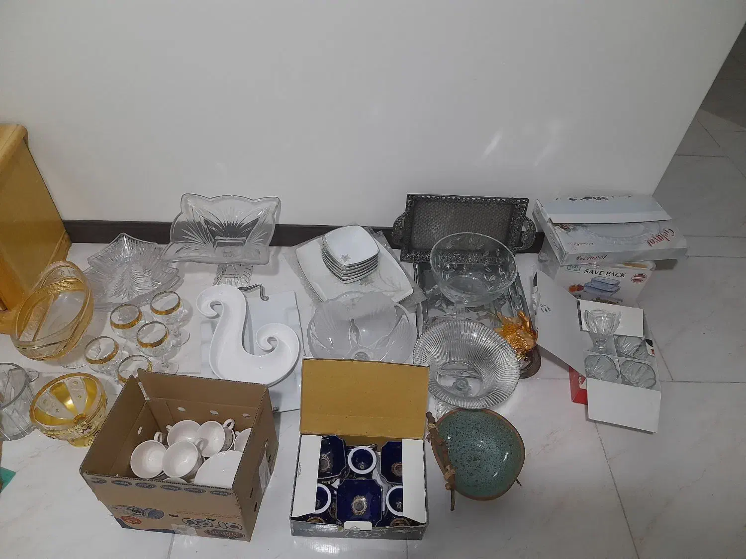 ظروف پذیرایی|ظروف سرو و پذیرایی|اصفهان, باغ فدک|دیوار