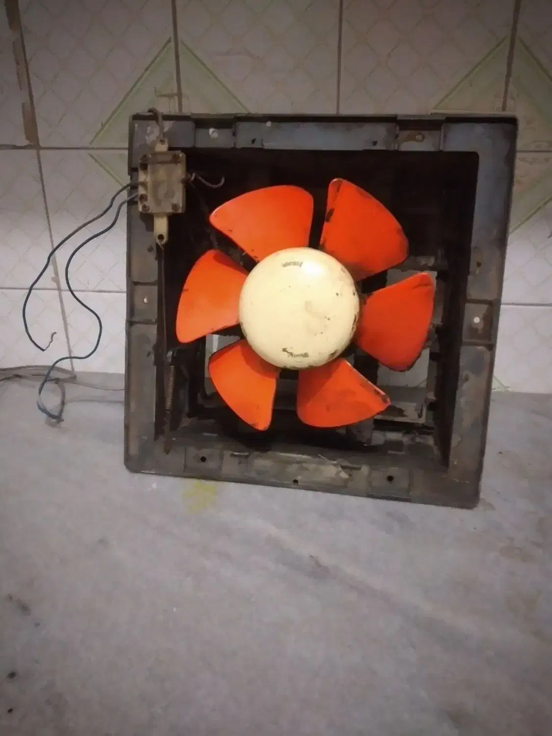 هوا کشی قدیمی سالم|پنکه و تصفیه‌کنندهٔ هوا|یزد, |دیوار