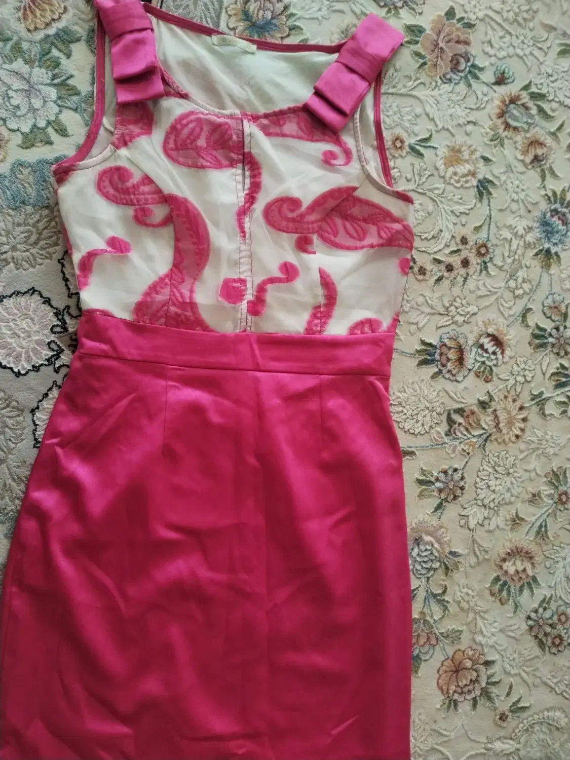 لباس مجلسی|لباس|تربت‌حیدریه, شهید قرنی|دیوار