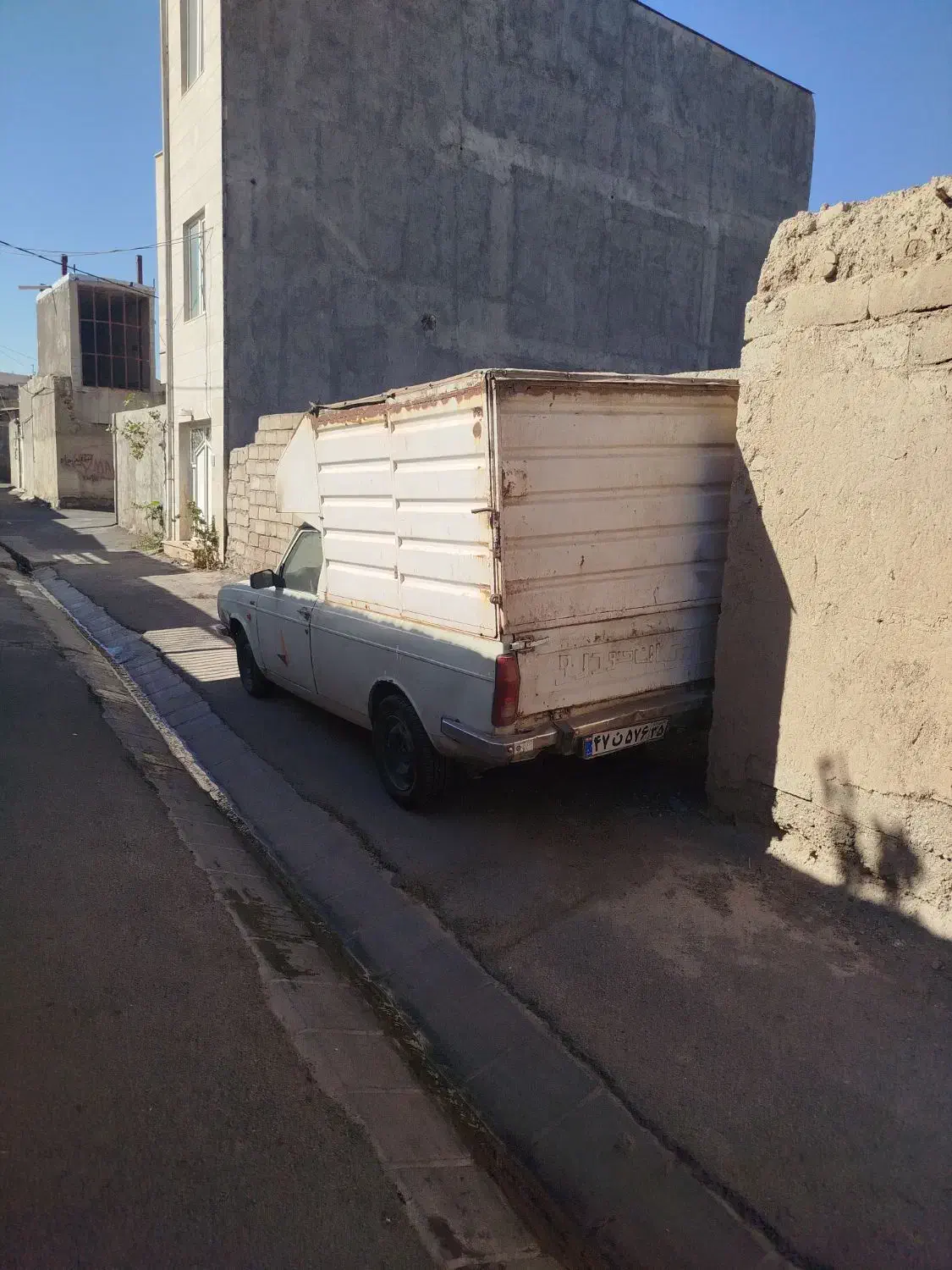 پیکان وانت مسقف|خودرو سواری و وانت|میانه, |دیوار