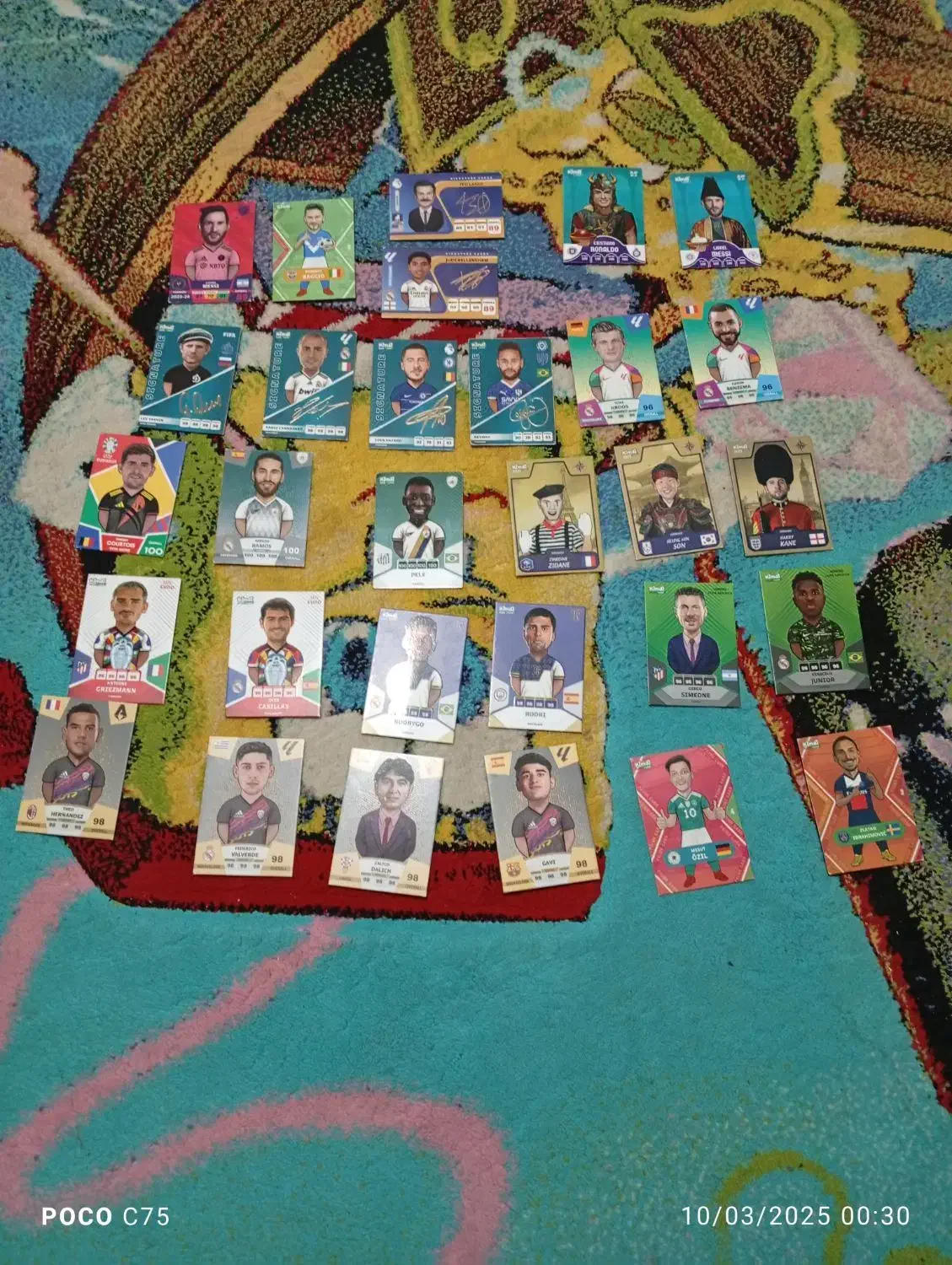 Kimdi|اسباب‌‌بازی|تهران, آسمان|دیوار