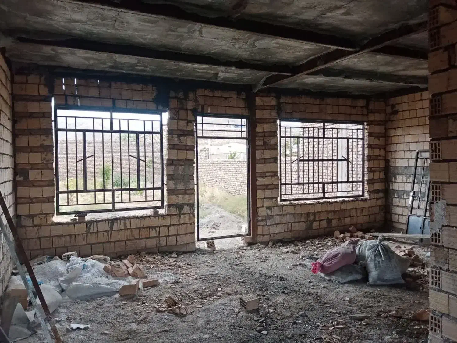 ۳۶۰ متر زمین ۷۰ متر بنای نیمه ساز در ایدو|فروش زمین و ملک کلنگی|کاخک, |دیوار