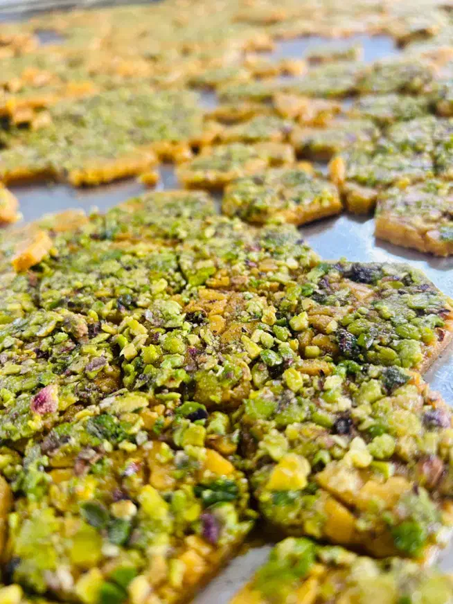 استخدام نیروی گلچین و گل کن سوهان پزی|استخدام خدمات فروشگاه و رستوران|قم, جمکران|دیوار