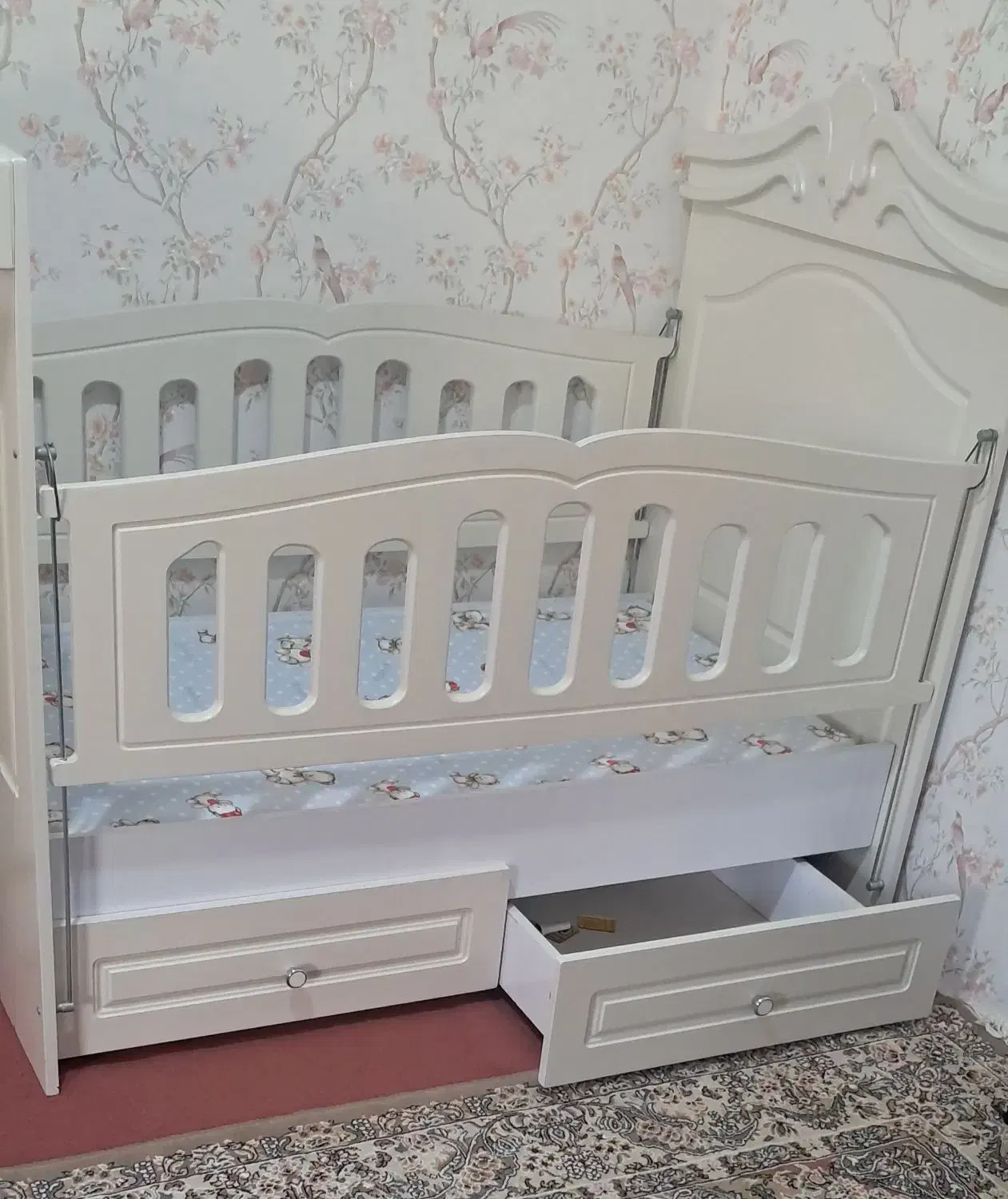 تخت کودک و میز تلویزیون|تخت و سرویس خواب|تبریز, |دیوار