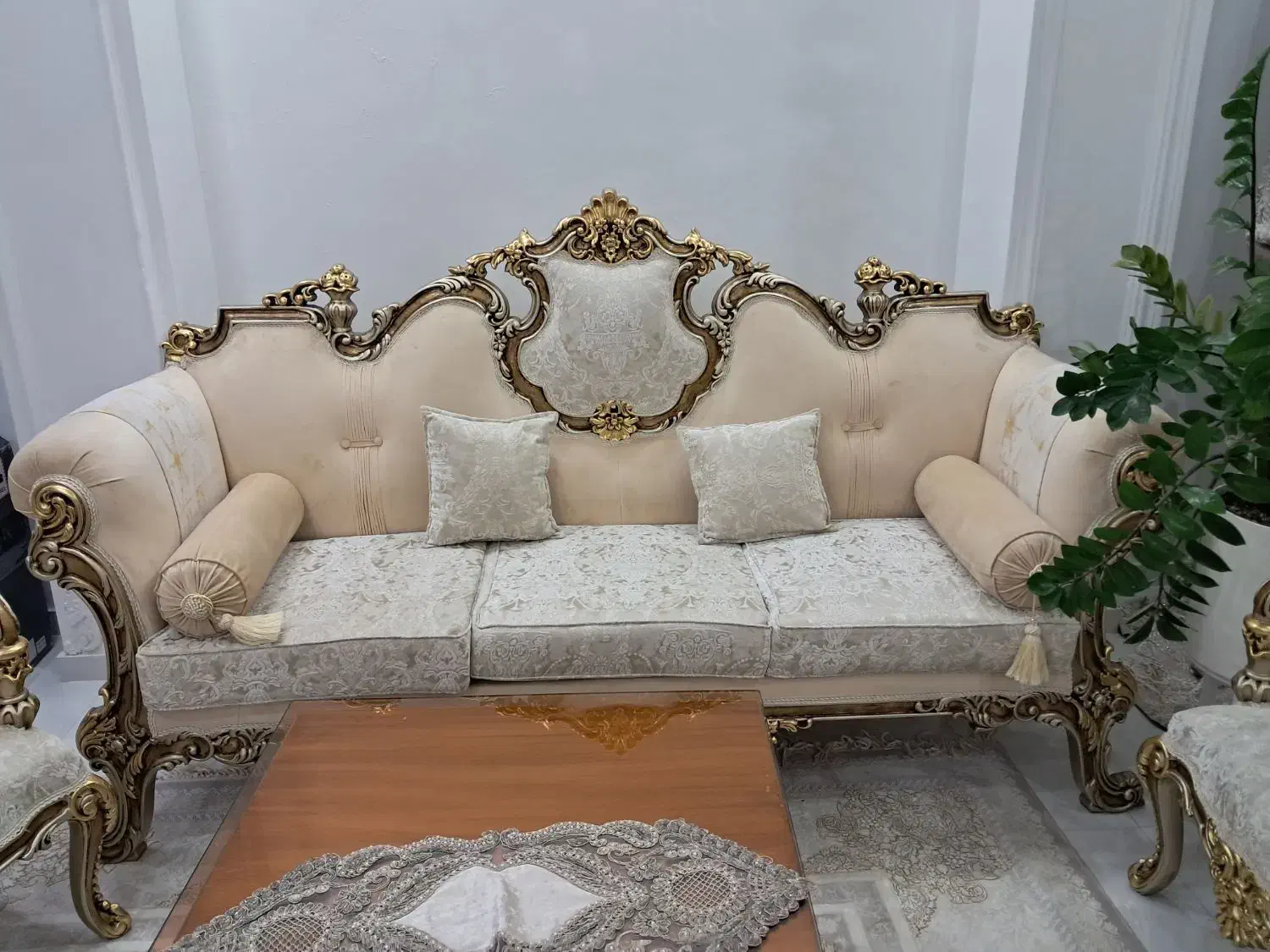 مبل سلطنتی با جلو مبلی و عسلی با غذا خوری ۸ نفره|مبلمان خانگی و میز عسلی|آستارا, |دیوار