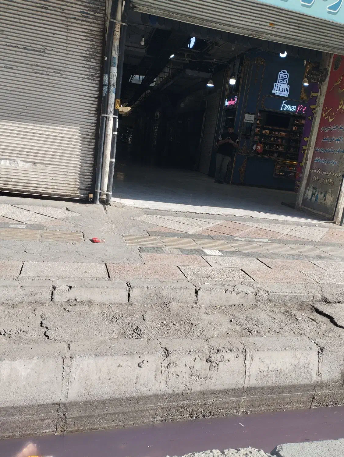 مغازه فروشی سر سالن ۴پاساژ مرمر|فروش مغازه و غرفه|نسیم‌شهر, |دیوار