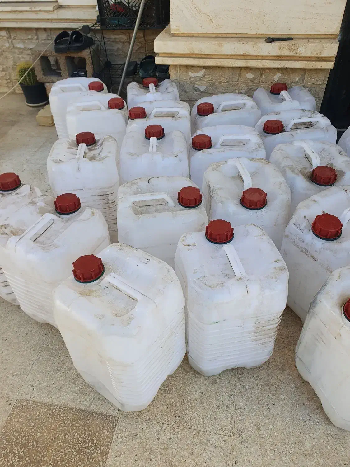 20 لیتری  گالن 20 لیتری|ظروف نگهدارنده، پلاستیکی، یک‌بارمصرف|شیراز, کوی قضات|دیوار