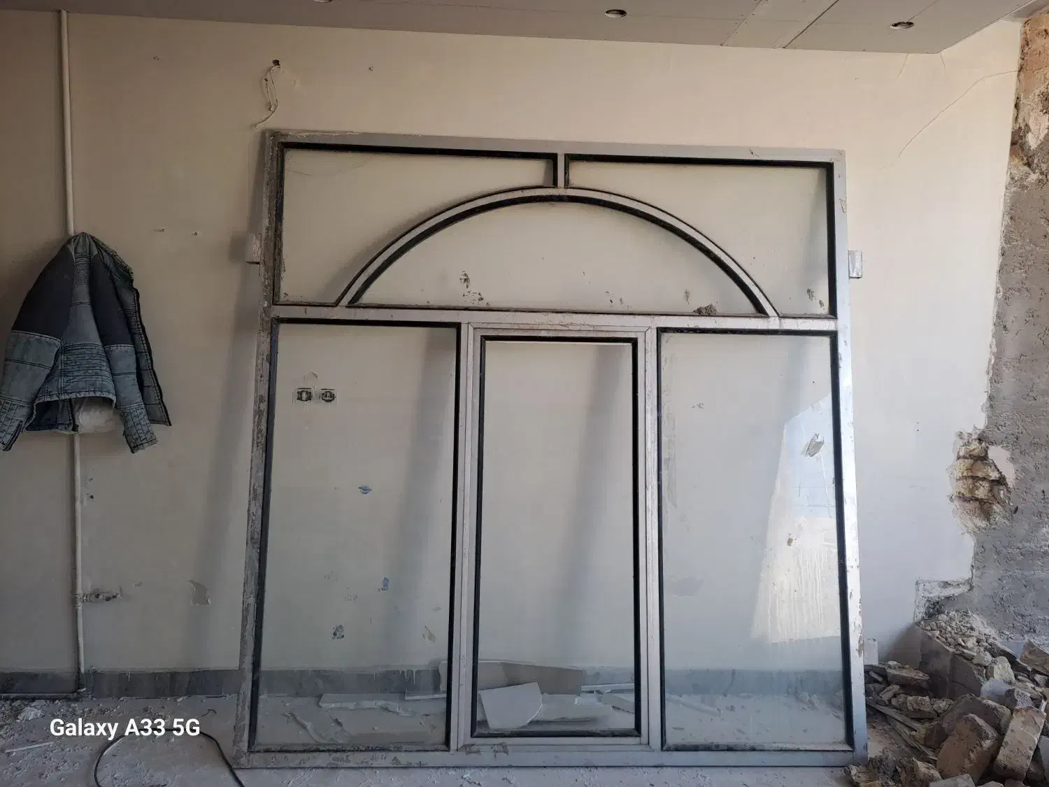 در و پنجره المینیومی باشیشه|مصالح و تجهیزات ساختمان|برخوار, |دیوار