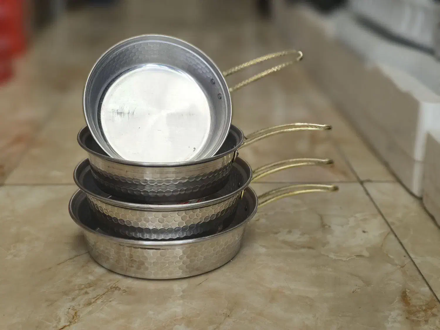 تابه روحی چکشی ۴ تایی دسته طلایی|ظروف پختوپز|تبریز, |دیوار