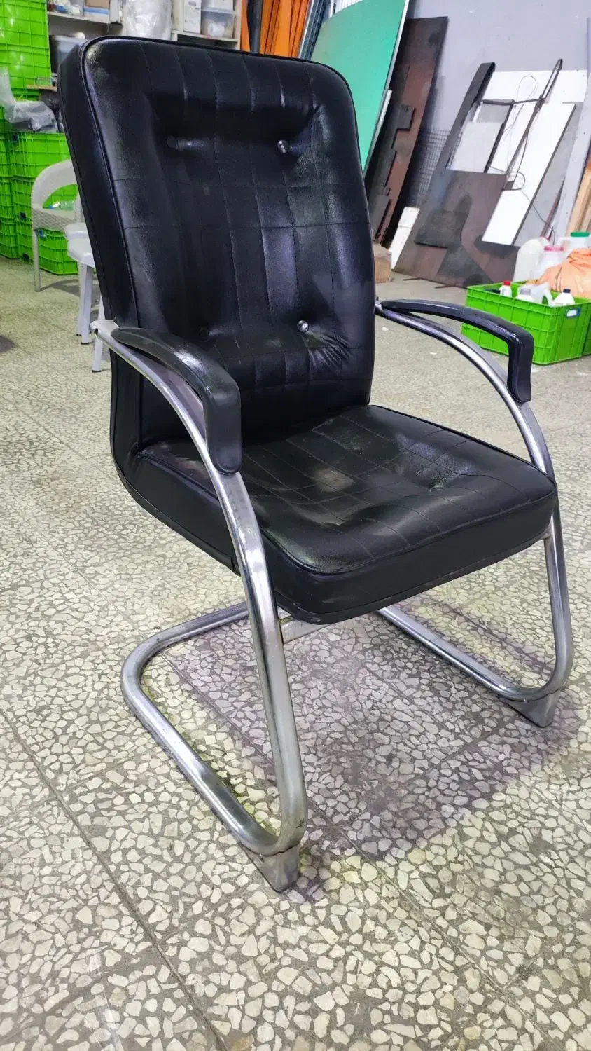 صندلی چرم اداری پایه فلزی|مبلمان اداری|رشت, لاکان شهر|دیوار