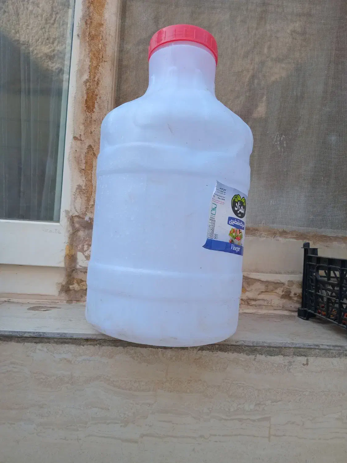 بطری پلاستیکی وشیشه تمیزمناسب ترشی وغیره|ظروف نگهدارنده، پلاستیکی، یکبارمصرف|خوسف, |دیوار