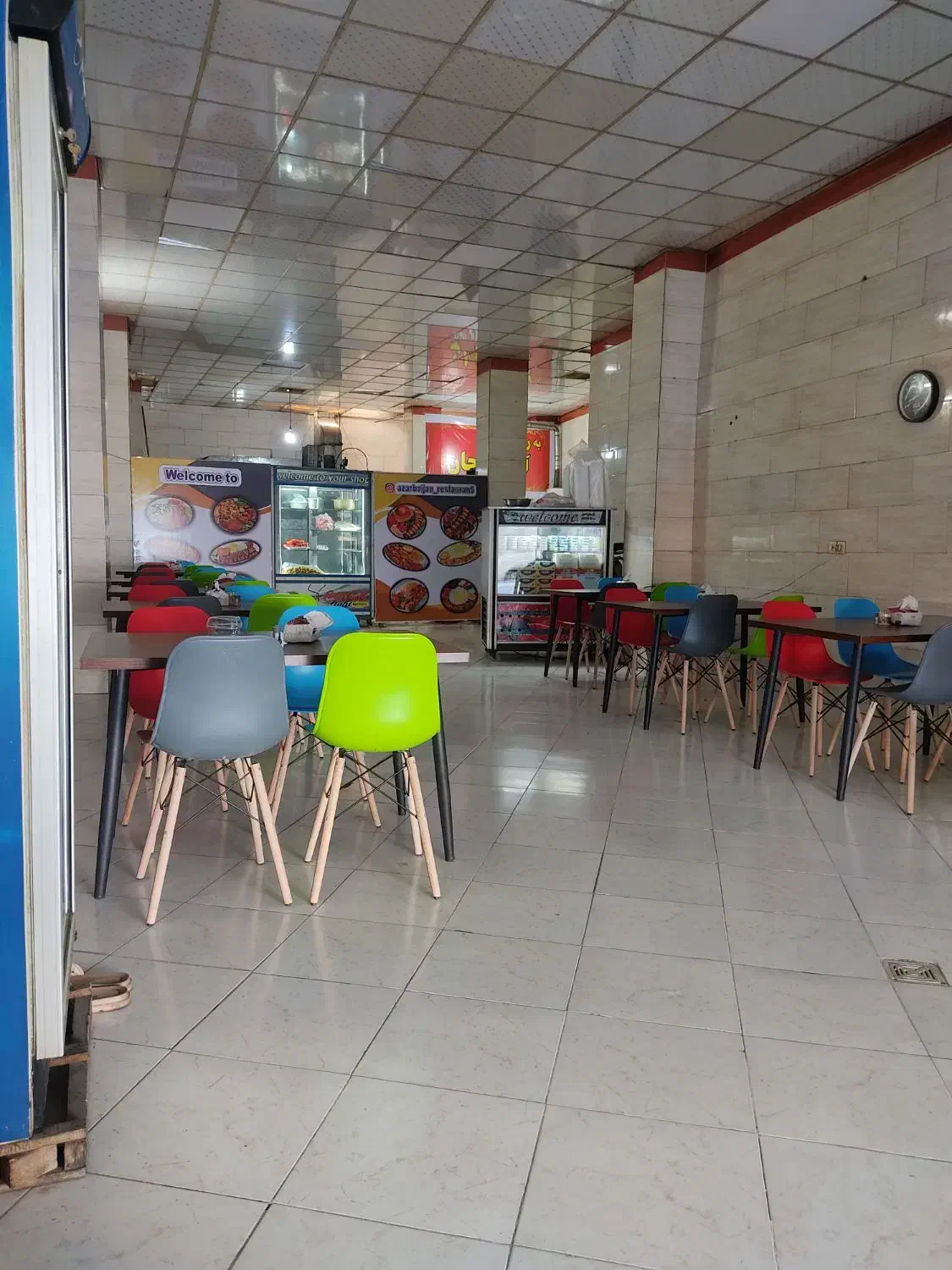 به یک منشی خانم جهت کار در رستوران نیازمندیم|استخدام خدمات فروشگاه و رستوران|نسیمشهر, |دیوار