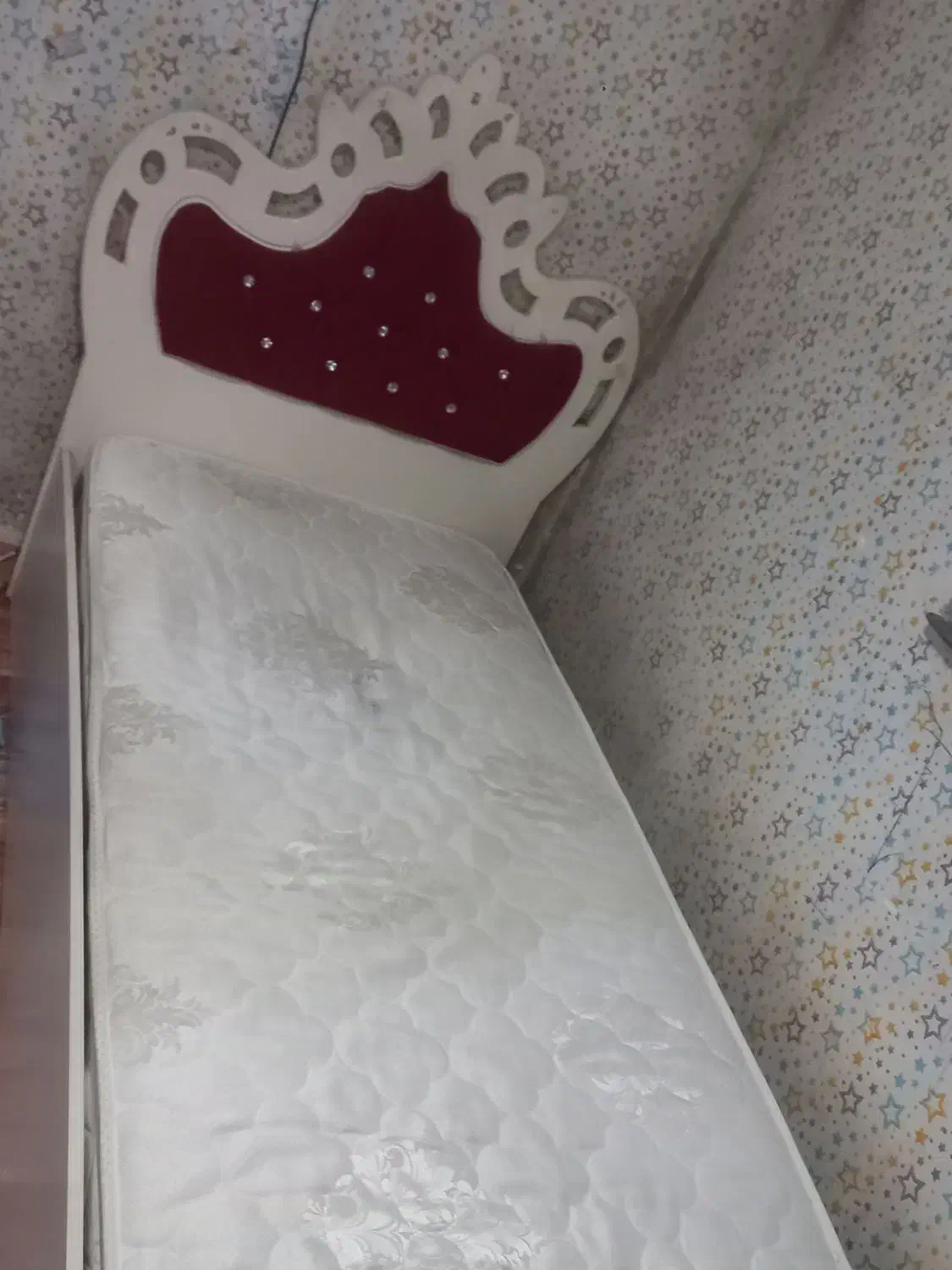 تخت یک نفر در حد|تخت و سرویس خواب|رشت, بیجارپس|دیوار