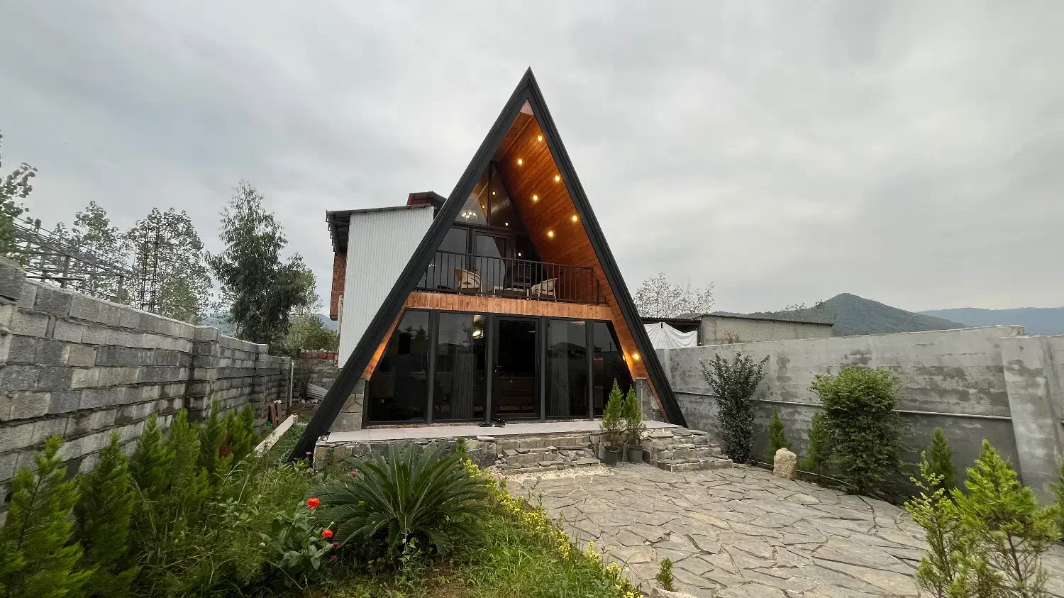 کلبه چوبی نوساز باجکوزی|اجارهٔ کوتاهمدت ویلا و باغ|چالوس, |دیوار