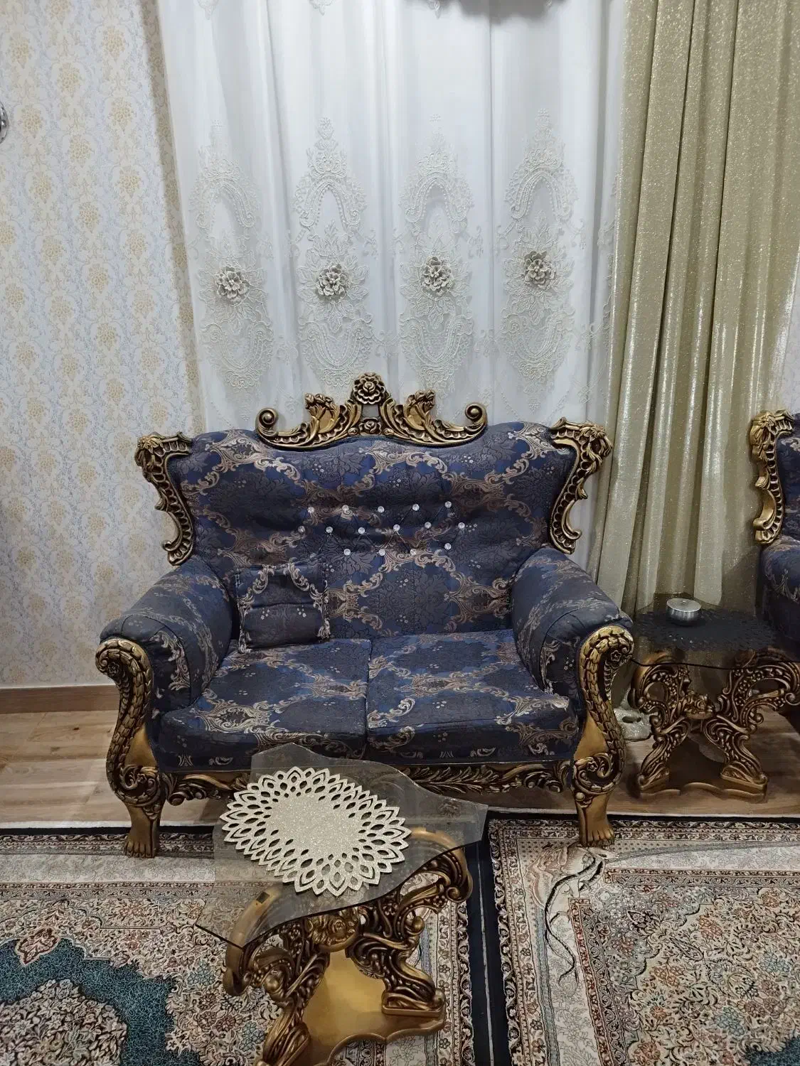 مبل سلطنتی ۷ نفره بهمراه سه عدد میز عسلی|مبلمان خانگی و میز عسلی|آستانه اشرفیه, |دیوار