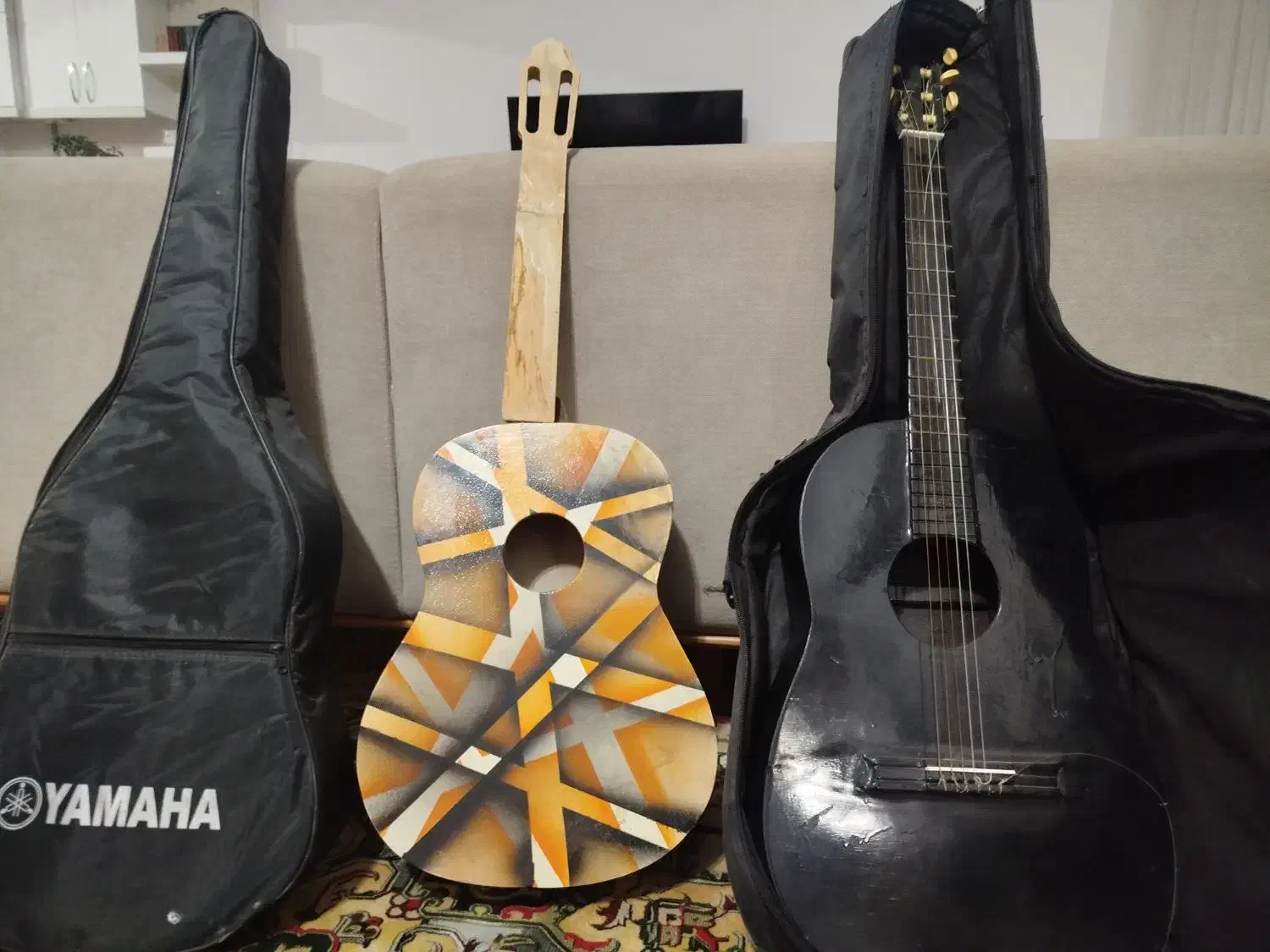 دو عدد گیتار|گیتار، بیس، امپلیفایر|تربت‌حیدریه, سرمحله|دیوار