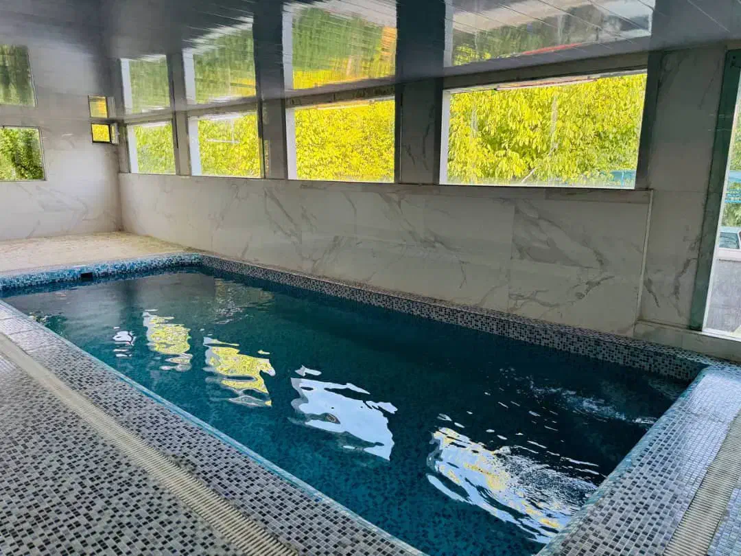 ویلا آبگرم سرپوشیده باغ بهادران|اجارهٔ کوتاهمدت ویلا و باغ|باغ بهادران, |دیوار