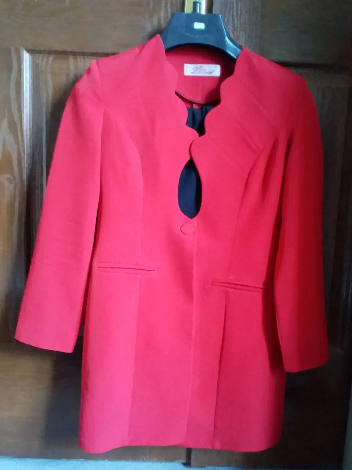 کت وتاپ|لباس|صحنه, |دیوار