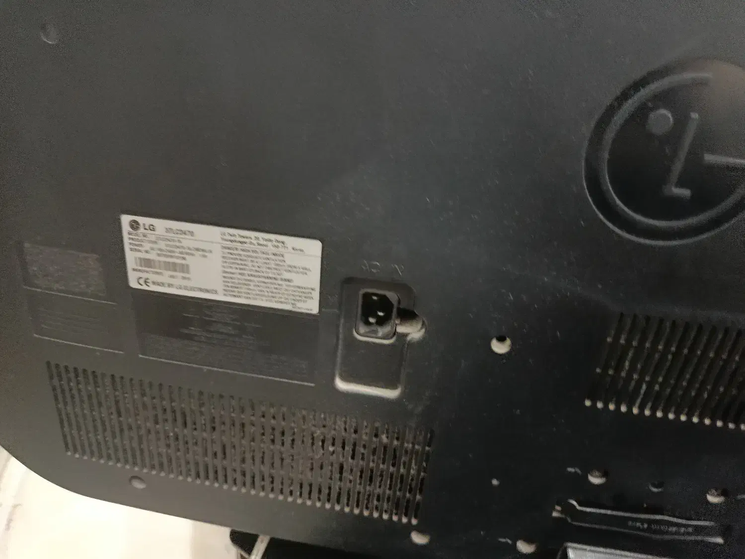 تلویزیون ال جی ۴۰ اینچ|تلویزیون و پروژکتور|شیراز, دباغ خانه|دیوار