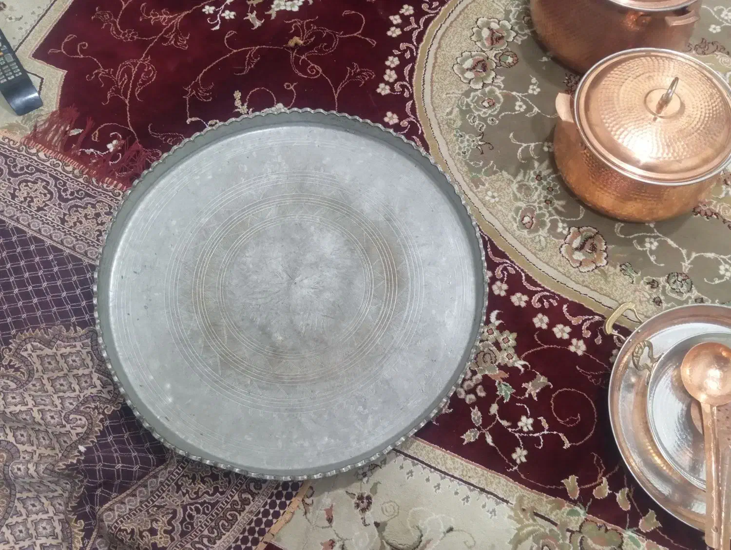 سینی قدیمی مسی|کلکسیون اشیاء عتیقه|بومهن, |دیوار