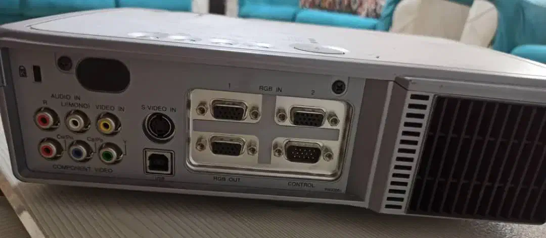 فروش یک عدد ویدیو پرژوکتور هیتاچی اصل|تلویزیون و پروژکتور|رودهن, |دیوار