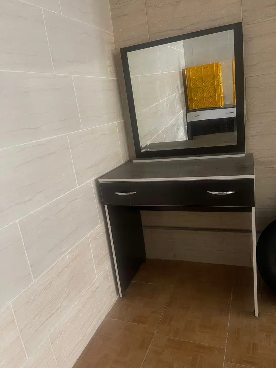 دو عدد میز آرایش|آرایشگاه و سالن‌های زیبایی|ری, حمزه‌آباد|دیوار